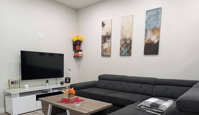 Confortable brand-new 1-bedroom close to downtown