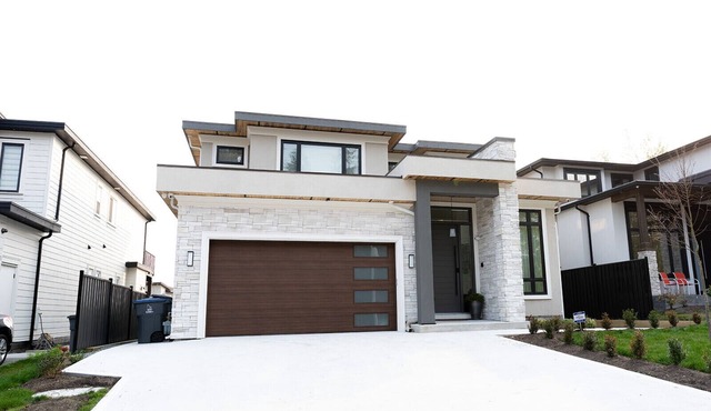 Contemporary 2 bedroom suite in beautiful neighborhood