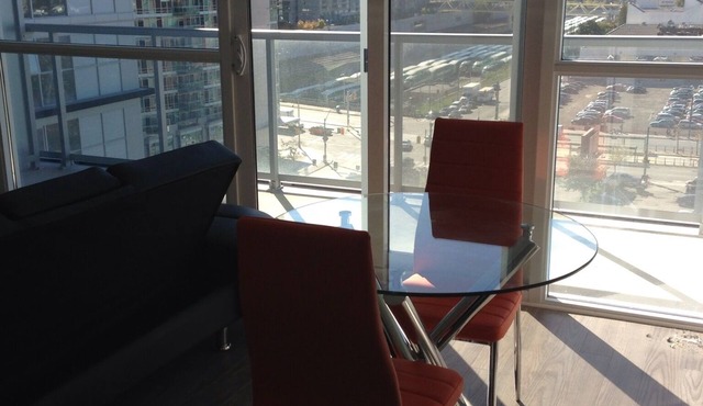 Contemporary Condo on Front, Large Balcony, Wi-fi