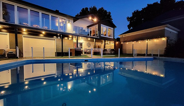 Contemporary style with spectacular view 3-4 BR