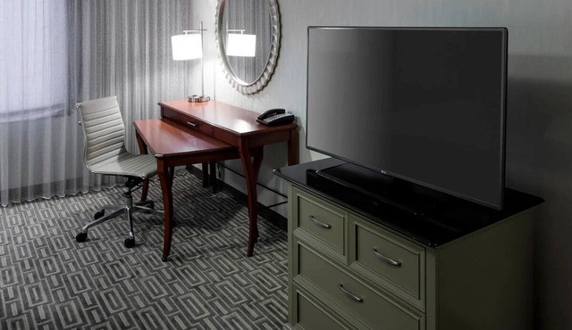 Convenient Pet-Friendly Room Close to Ratcliffe-Allison-Pozer House