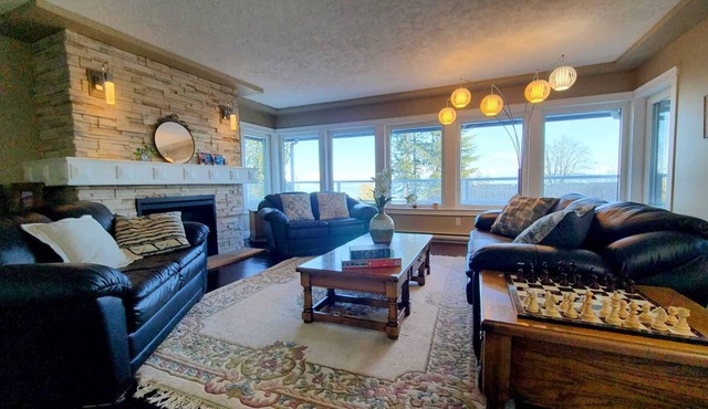 Cordova Bay Executive House - 5 min from the beach