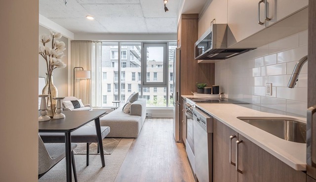 Corporate Business stays in MTL DT