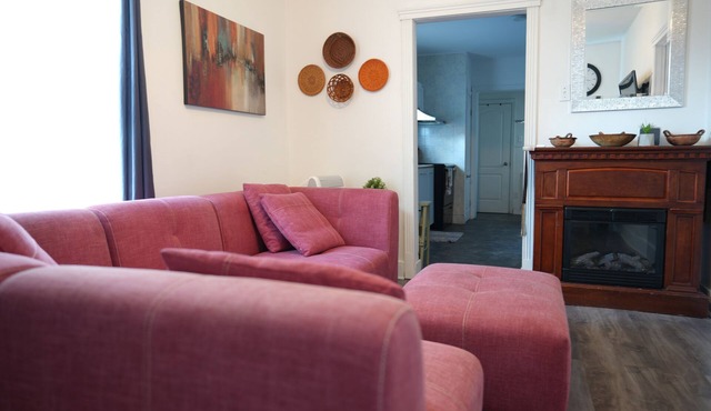 Cosy Calm Apartement,No stairs,Parking, Amenities, Park, Lake, Downtown, Airport