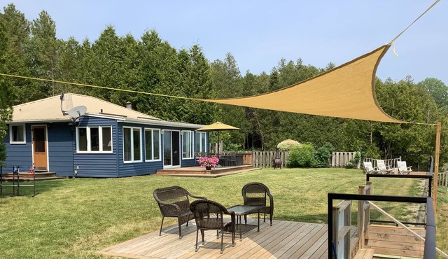 Cottage bungalow on Lake Ontario near Brighton / Prince Edward County