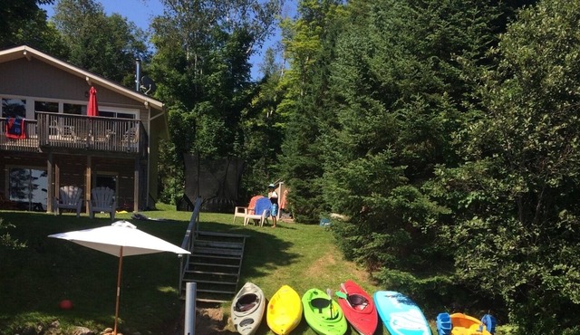 Cottage life on the lake by the beautiful town of Huntsville!