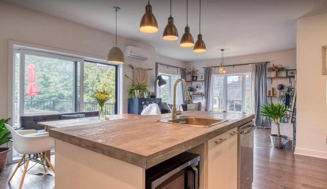 Cozy 1-Bedroom Condo for Rent - Perfect VRBO Getaway! with parking!