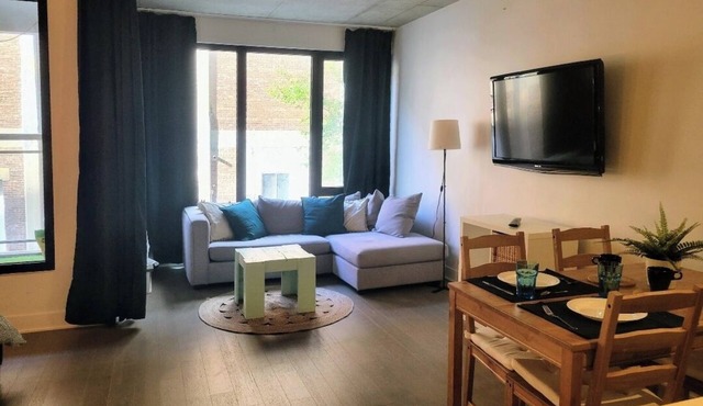 Cozy 1-bedroom condo in charming Griffintown with rooftop pool, fitness room