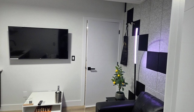 Cozy 1 bedroom Suite, Kitchenette & self check in