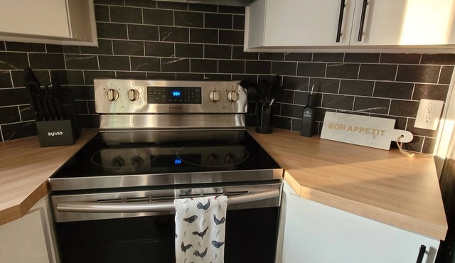 Cozy 2 bedroom apartment, newly renovated and 15 min from downtown Montreal