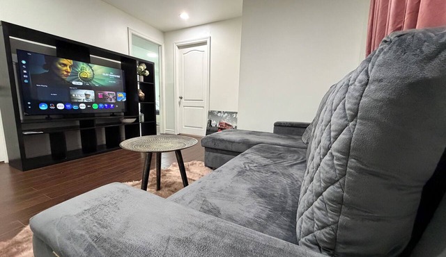Cozy 2-Bedroom Basement Suite Near Battery Plant - East Windsor