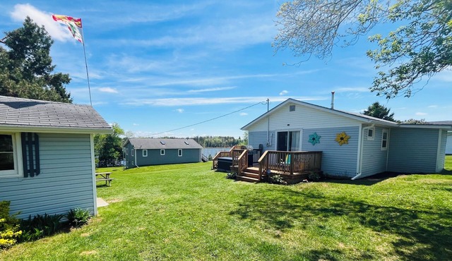 Cozy 2-bedroom cottage in lovely Mill River East with WiFi, AC