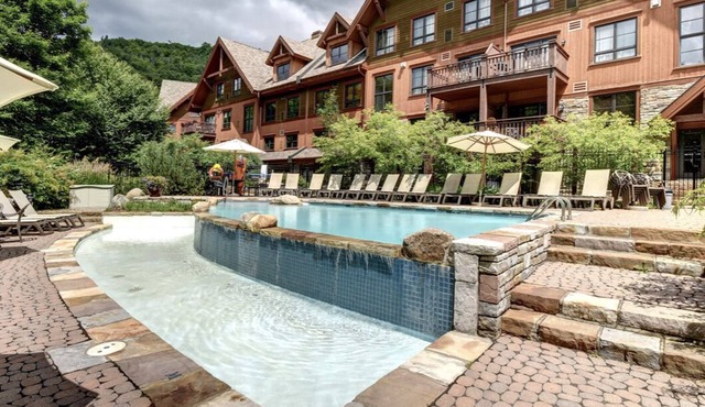 Cozy 2-bedroom ski-in/ski-out condo at Versant Soleil Mont Tremblant