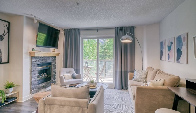 Cozy 2 BR King/Queen Beds Unit Sleep 6 PPL w/Gym/UG PKG Perfect for WFH and Vac