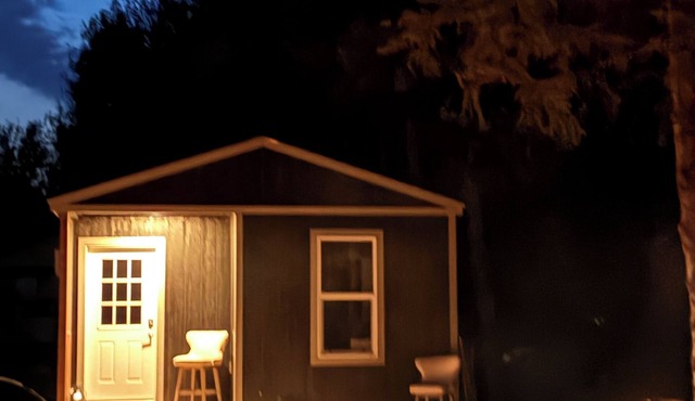 Cozy 2 room cabin viewing the water from your front deck.