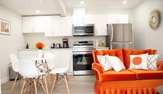 Cozy 2bedroom Suite close to the Airport