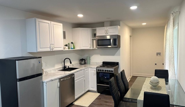 Cozy 2BR Basement Apartment with private entry in charming Silver Spring with AC