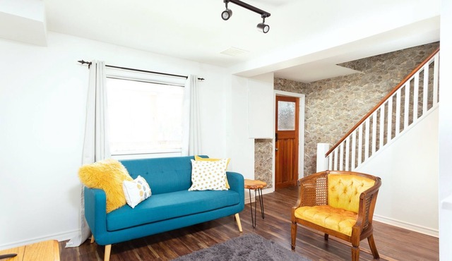 Cozy 2BR House With Cabin Feel Short Walk To Downtown Near Prince Edward County
