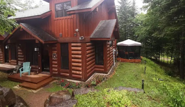 Cozy 3 Bedroom Chalet with Lakefront Resort Access