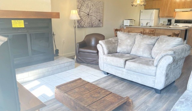 Cozy 3 bedroom condo with AC next to Mont-Sainte-Anne