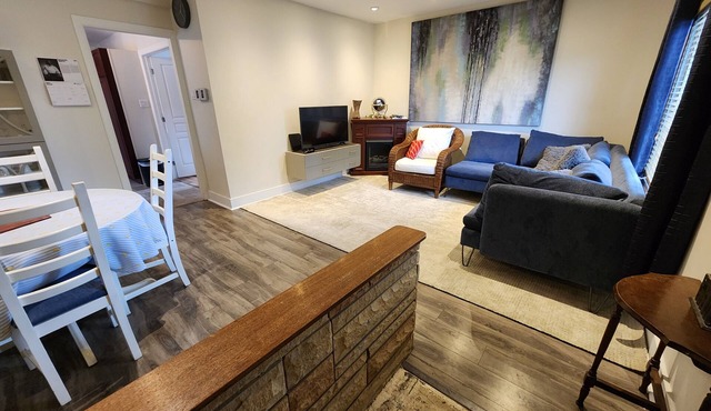 Cozy 3BR Apartement, 15m Downtown, 10m Airport, Quiet neighborhood Very walkable