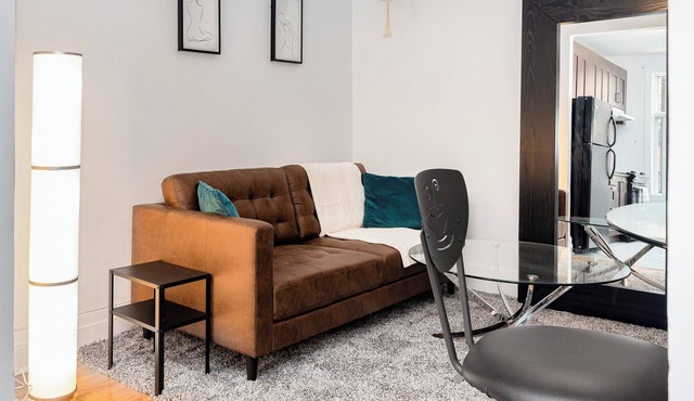 Cozy and Stylish apartment in the Middle of Montreal