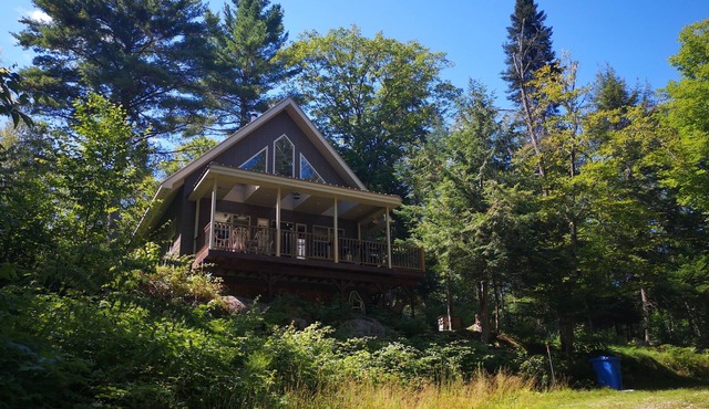 Cozy Chalet next to beaches and hiking trail