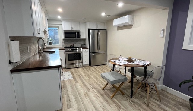 Cozy Chic Newly Built Getaway - 2 hours from Toronto!