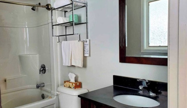 Cozy Comfort Double Room 05– Peninsula Motel, Minutes from Wiarton Waterfront