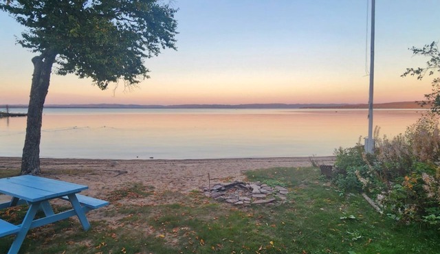 Cozy Cottage on Lake Superior with Private Beach