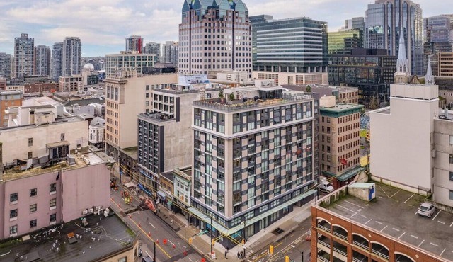 Cozy Downtown Vancouver Apartment Near Waterfront Station