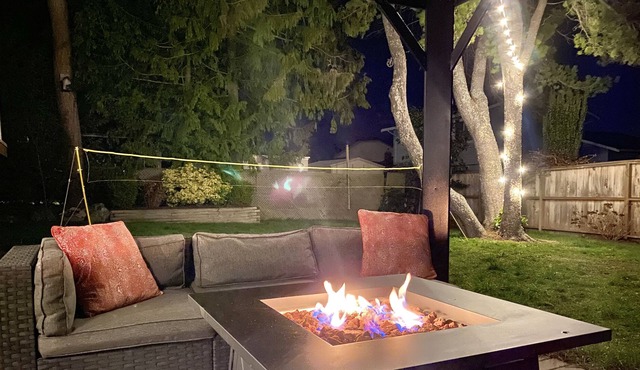 Cozy Family Getaway! 5 Bedroom & Fenced Backyard