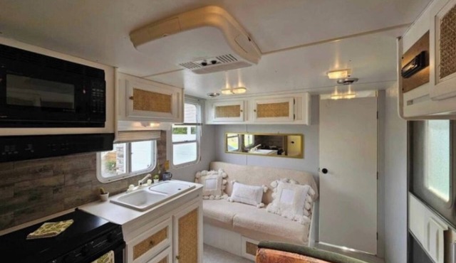 Cozy Glamping Guesthouse with private yard, patio, firepit.