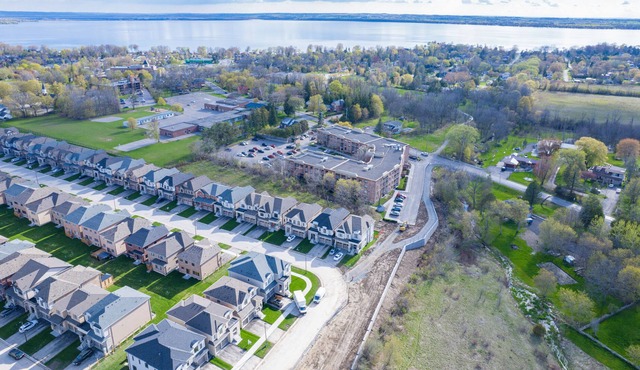 ✓Cozy House ✓Keswick Downtown ✓Golf Club ✓Simcoe Lake