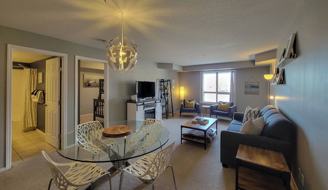 Cozy Invermere Condo by the water