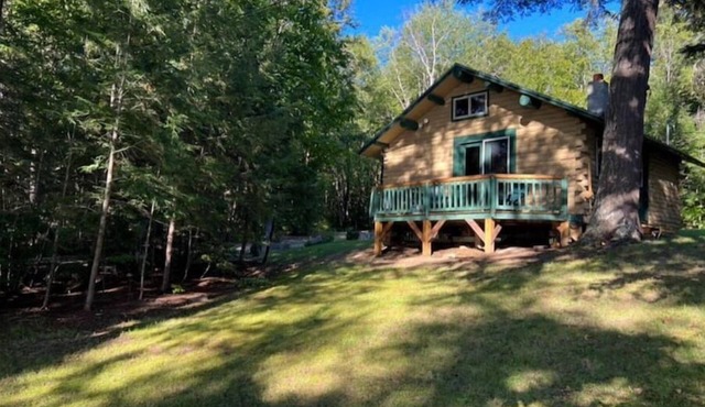 Cozy Lakefront Log Cabin