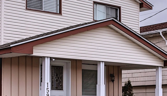 Cozy Lakeside Getaway, Sleeps 8, Only 15 Minutes from Downtown Halifax