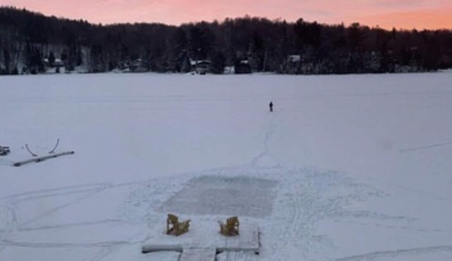 Cozy Laurentians Lakehouse