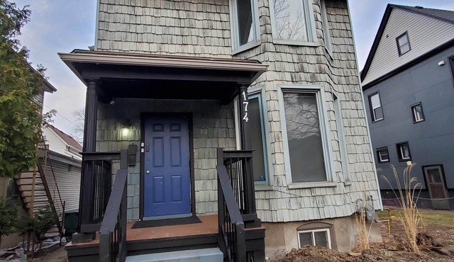 Cozy Modern 2 bed home, great location by Riverside park
