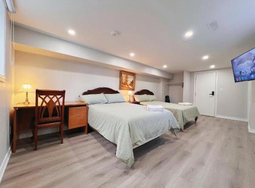 Cozy & Modern Ensuite Basement Rooms - Steps to Subway & Downsview Rogers Stadium