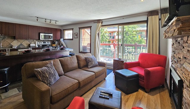 Cozy Mountain Condo/Hot Tub, Ski & Summer Fun