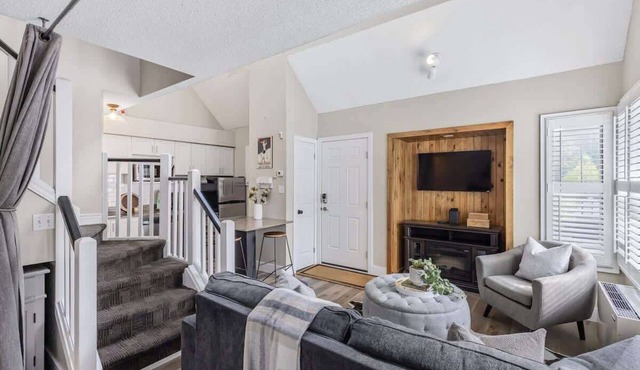 Cozy Nest | Pool, Shuttle & Private Patio