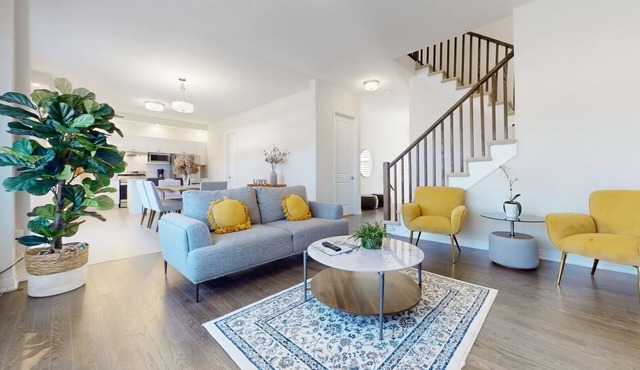 Cozy Newly Built Orillia Lakeside 5 Bedroom House! 3 minutes walk to the lake!