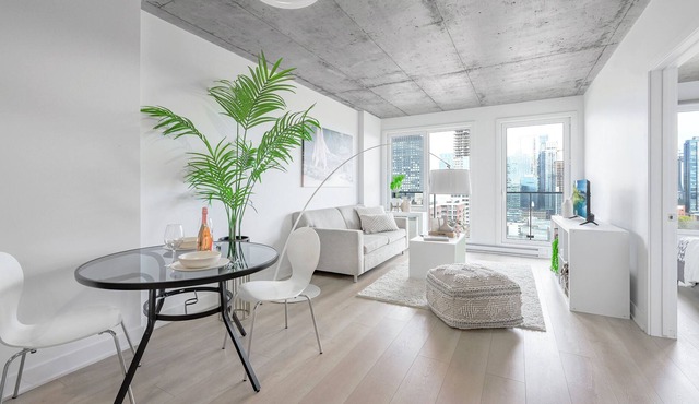Cozy Oasis Home Downtown Montreal ~ Indoor Spa