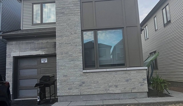 Cozy One room Unit in a House, in a great location in Barrhaven Half Moon Bay.