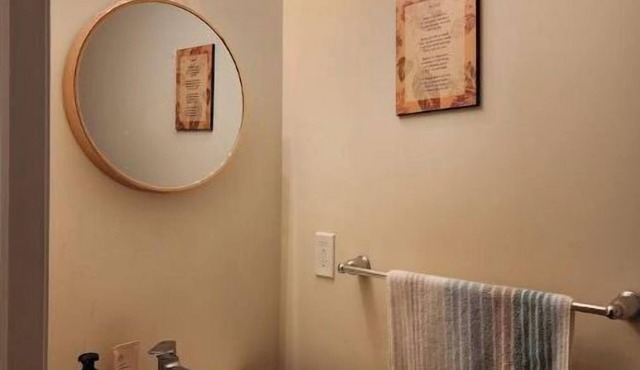 Cozy Property in Toronto with Free Parking-WIFI, steps away from subway station