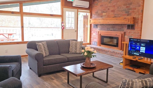 Cozy Renovated Cottage@Blue Mountain, Private Beach Access, BBQ, Petfriendly