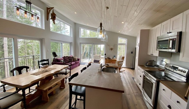 Cozy retreat on the lake.