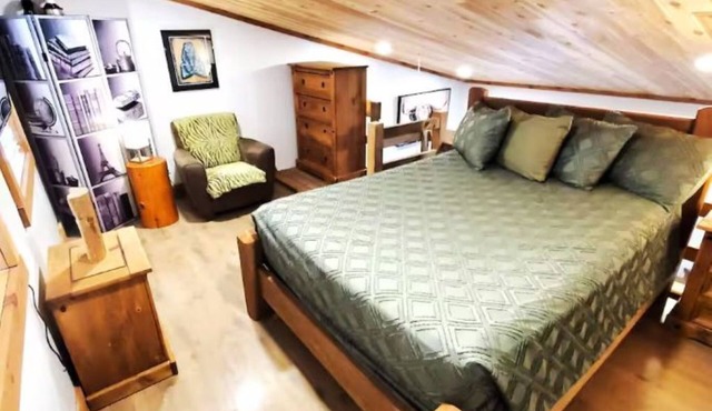 Cozy Spacious Cabin in Tiny House Village! 10A