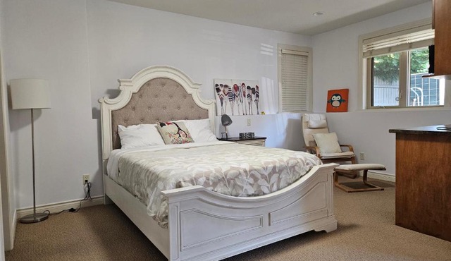 Cozy Studio Room in Upper Mission, Kelowna